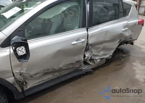 2015 Toyota Rav4 Xle z USA, uszkodzony, nr VIN 2T3RFREV2FW239925